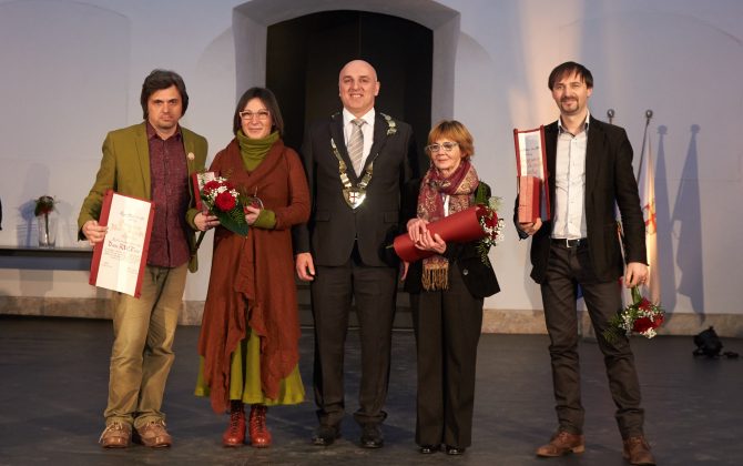 Trije župani, ena kaligrafinja